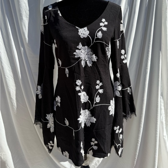 Y2k Boho embroidered flared sleeve Black Floral Dress - Picture 2 of 5